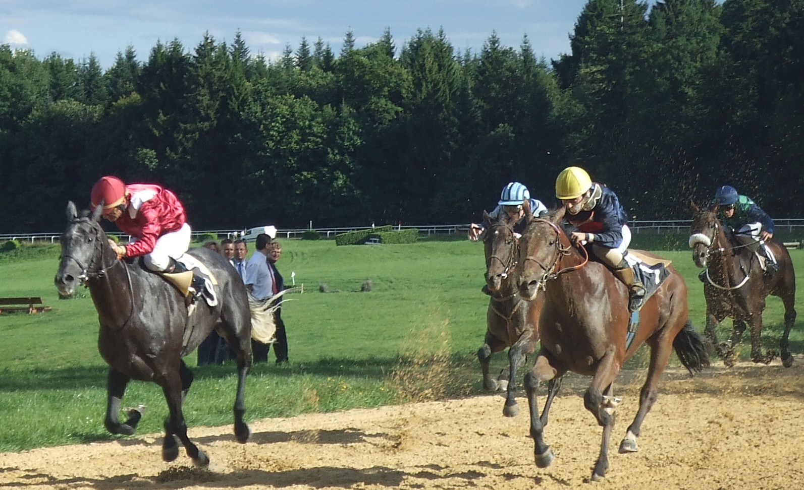 Les courses plates et d'obstacles à Pompadour